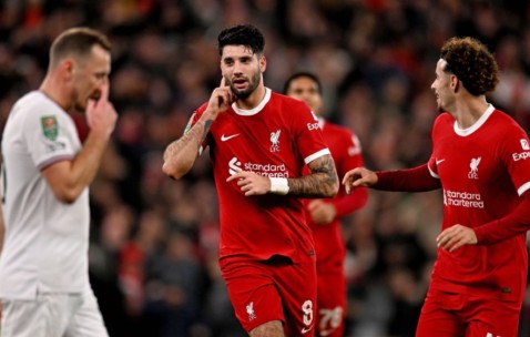 壹号-凯恩重返赛场，战术调整首场状态出色，利物浦观众沸腾！赛场气氛高涨的简单介绍