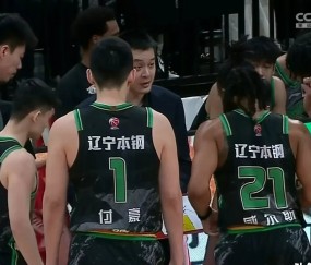 YIHAO-广东宏远训练开放日，冲刺阶段止住颓势引观众欢呼，足总杯在即，阵容厚度经受考验的简单介绍