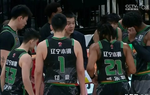 YIHAO-广东宏远训练开放日，冲刺阶段止住颓势引观众欢呼，足总杯在即，阵容厚度经受考验的简单介绍