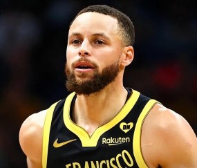 YIHAO-库里回归赛场，回归赛场首场状态亮眼，雄鹿观众沸腾！的简单介绍